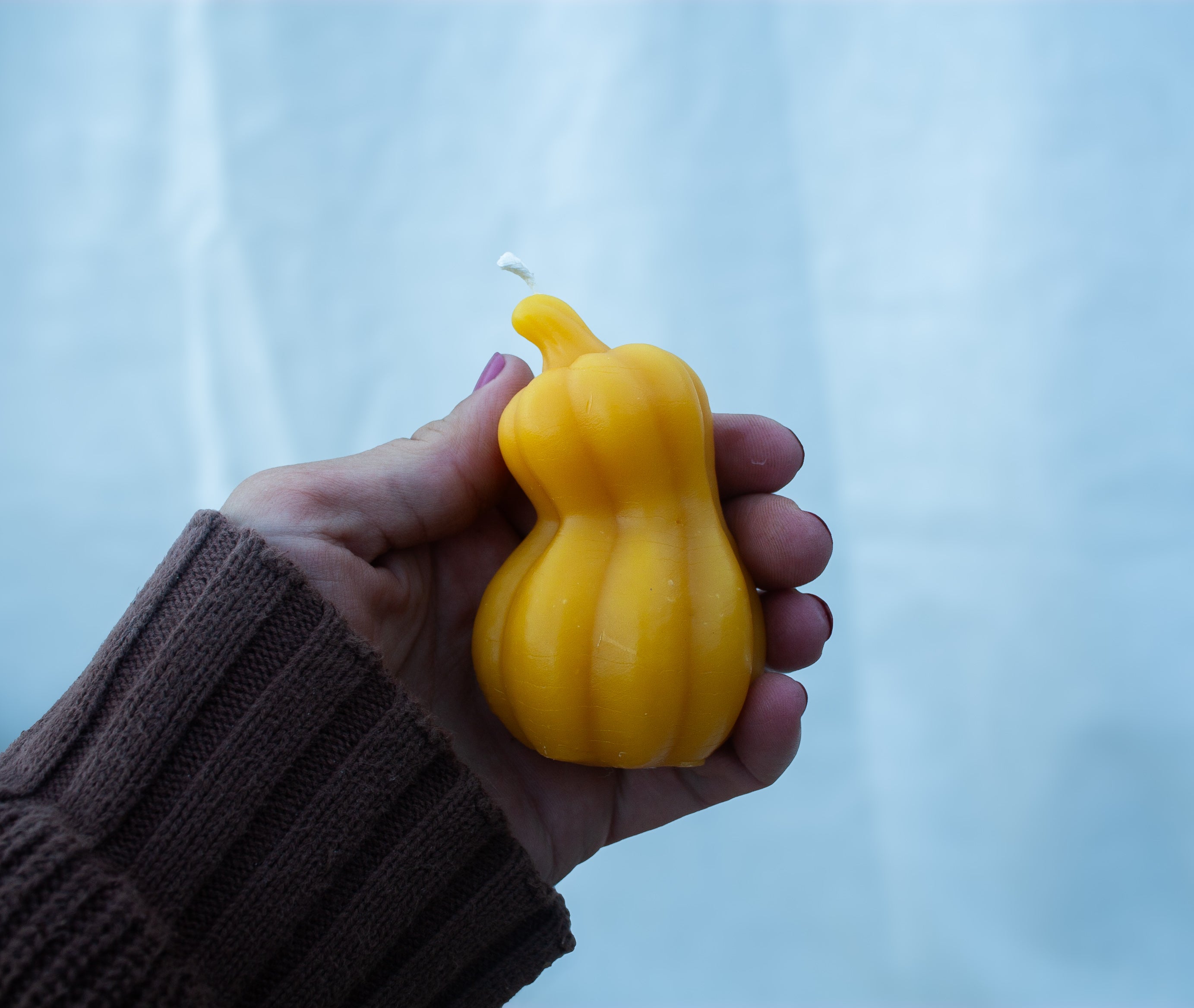 Pure beeswax curvy gourd candle