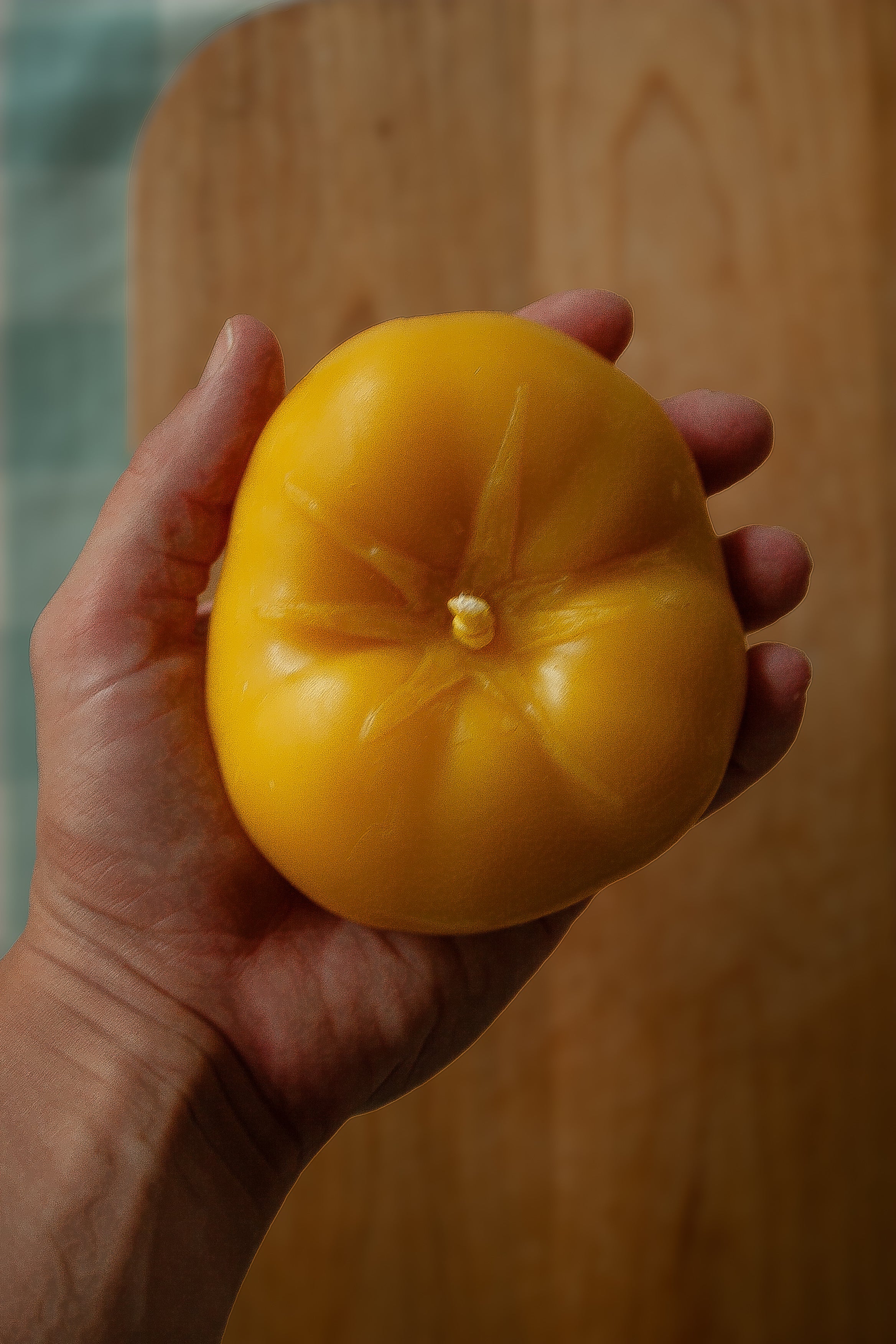 Tomato beeswax candle