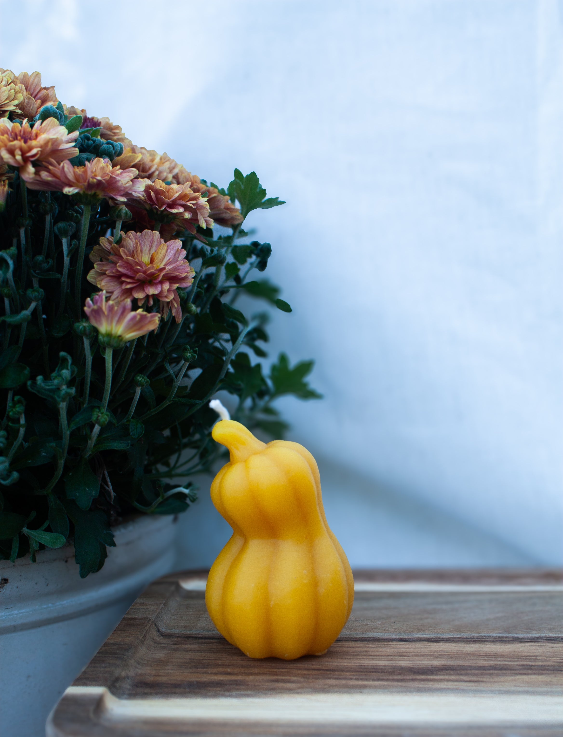 Pure beeswax curvy gourd candle