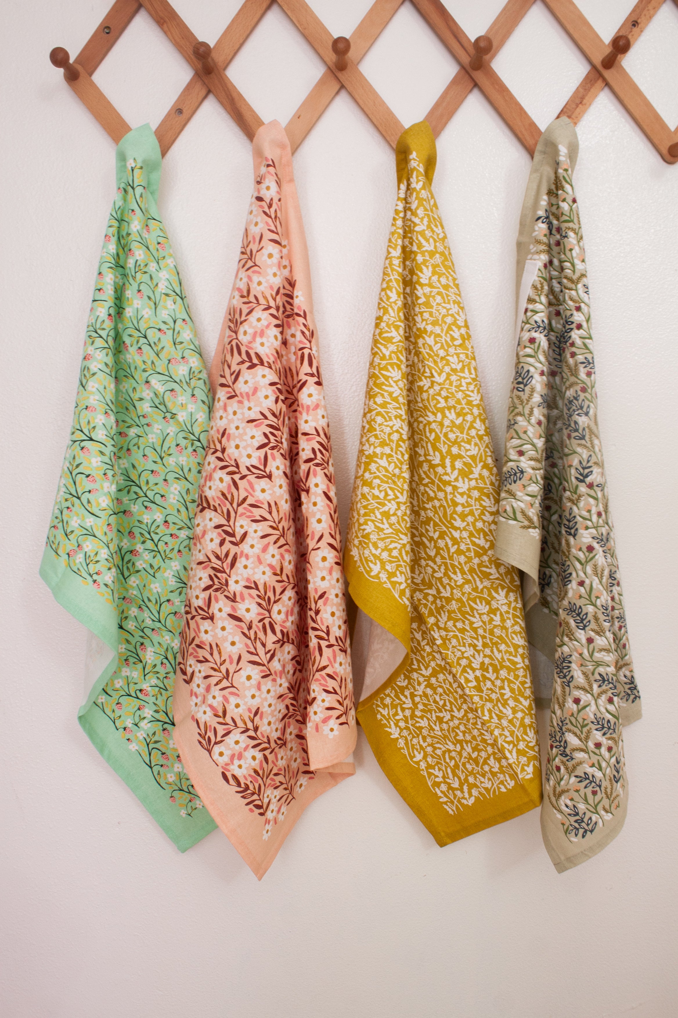 Tiny Floral Kitchen Towel Set
